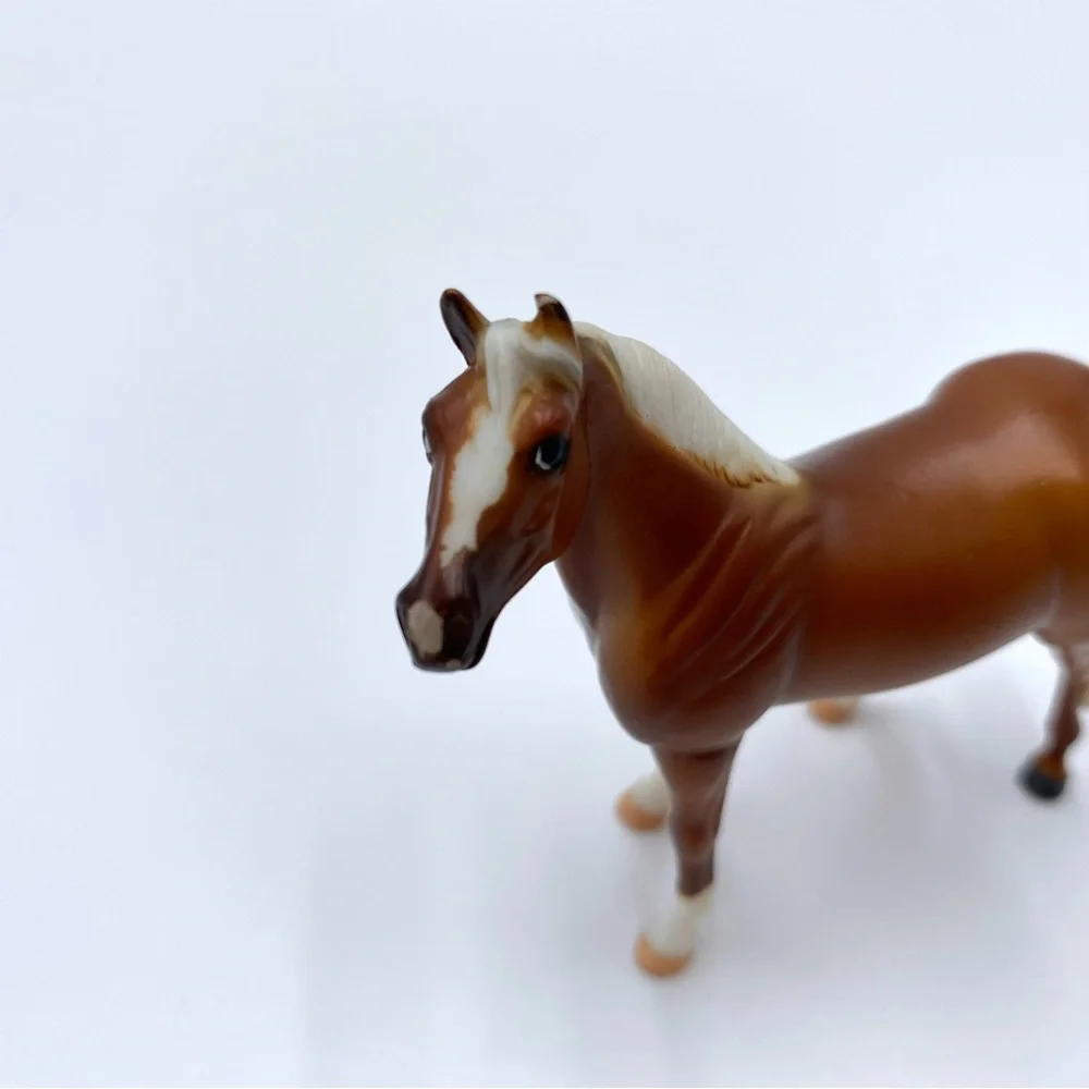 Breyer Stablemates Standing Stock Horse G3 - 5621 - Palomino - 2007 - Picture 6 of 8